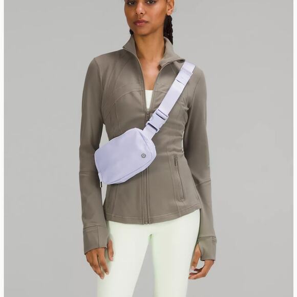 NWT Lululemon Everywhere Belt Bag Pastel Blue - Picture 3 of 7